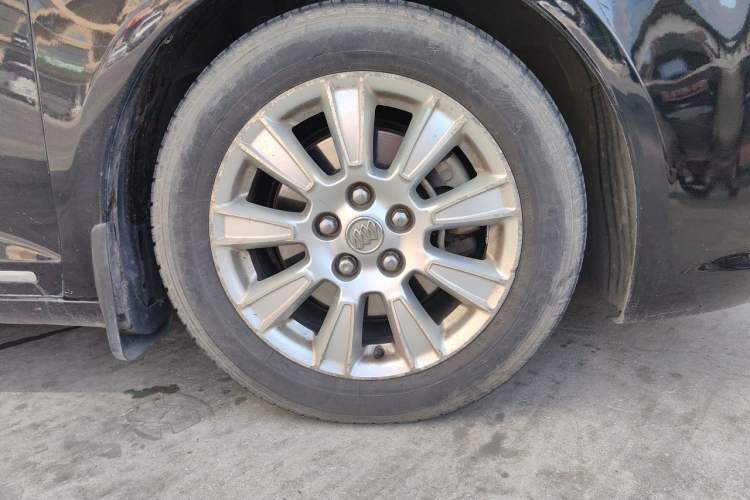 Used Buick LaCrosse 2012 2.4L SIDI Haoya Edition Right Front Wheel Hub