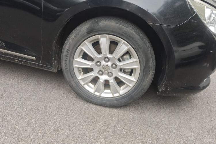Used Buick LaCrosse 2012 2.4L SIDI Elegant Edition Right Front Wheel Hub