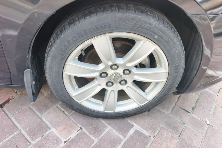Used Buick LaCrosse 2012 2.4L SIDI Luxury Edition Right Front Wheel Hub