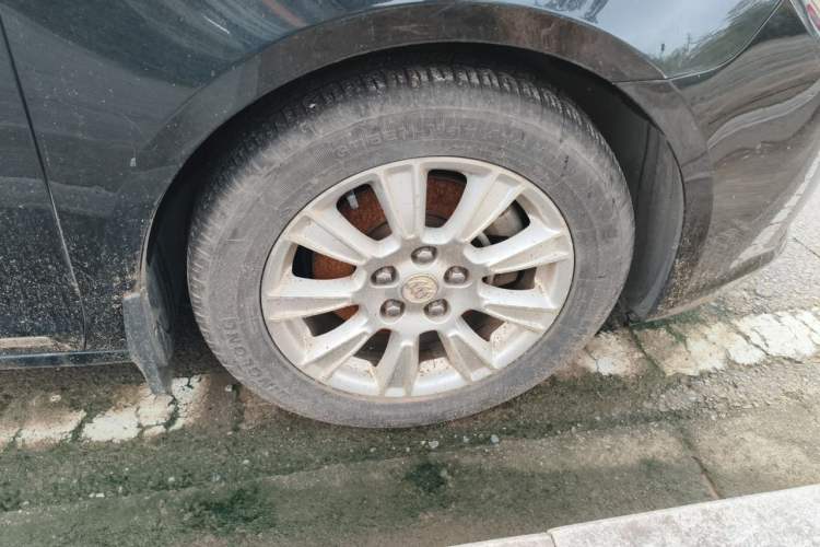 Used Buick LaCrosse 2012 2.4L SIDI Haoya Edition Right Front Wheel Hub