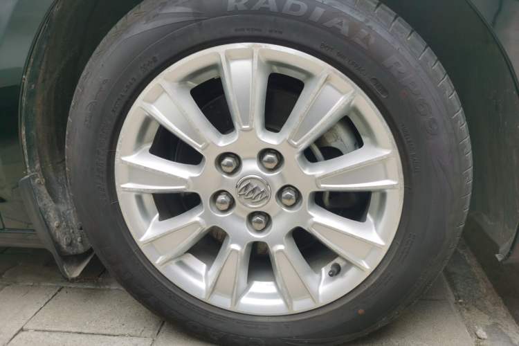 Used Buick LaCrosse 2012 2.4L SIDI Elegant Edition Right Front Wheel Hub