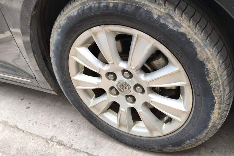 Used Buick LaCrosse 2012 2.4L SIDI Elegant Edition Right Front Wheel Hub