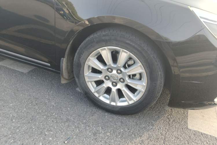 Used Buick LaCrosse 2012 2.4L SIDI Haoya Edition Right Front Wheel Hub
