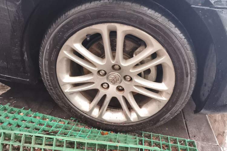 Used Buick LaCrosse 2012 2.4L SIDI Luxury Edition Right Front Wheel Hub