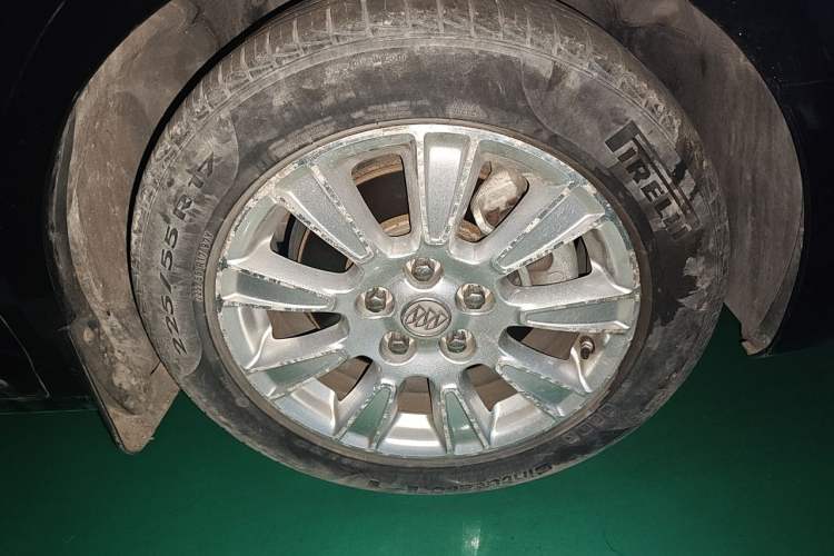 Used Buick LaCrosse 2012 2.4L SIDI Elegant Edition Right Front Wheel Hub