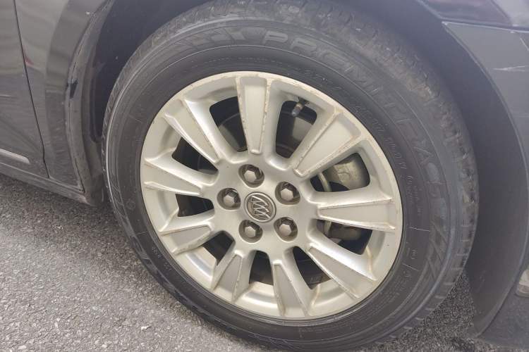 Used Buick LaCrosse 2012 2.4L SIDI Elegant Edition Right Front Wheel Hub