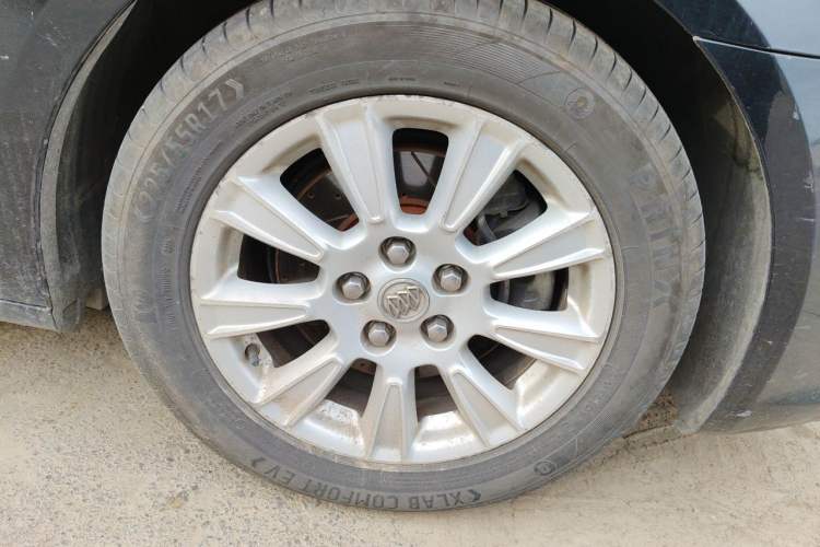 Used Buick LaCrosse 2012 2.4L SIDI Haoya Edition Right Front Wheel Hub