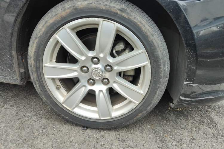 Used Buick LaCrosse 2012 2.4L SIDI Comfort Edition Right Front Wheel Hub
