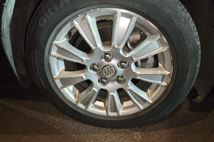 Used Buick LaCrosse 2012 2.4L SIDI Elegant Edition Right Front Wheel Hub