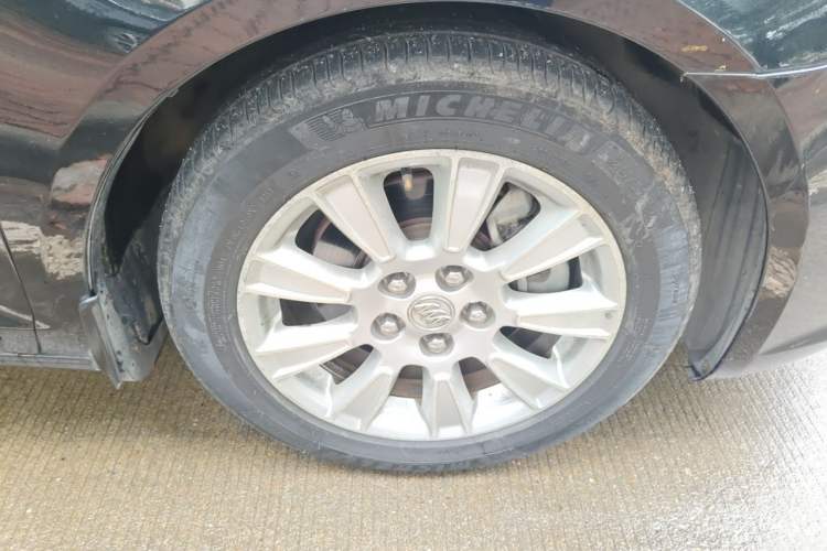 Used Buick LaCrosse 2012 eAssist 2.4L Luxury Edition Right Front Wheel Hub