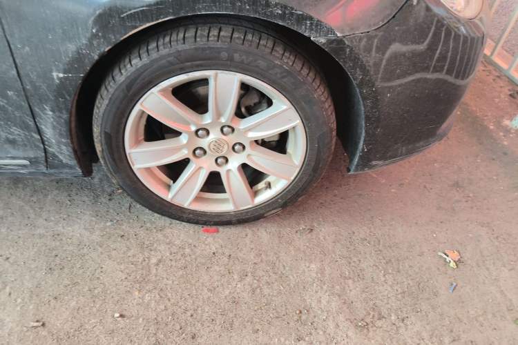 Used Buick LaCrosse 2012 2.4L SIDI Luxury Edition Right Front Wheel Hub