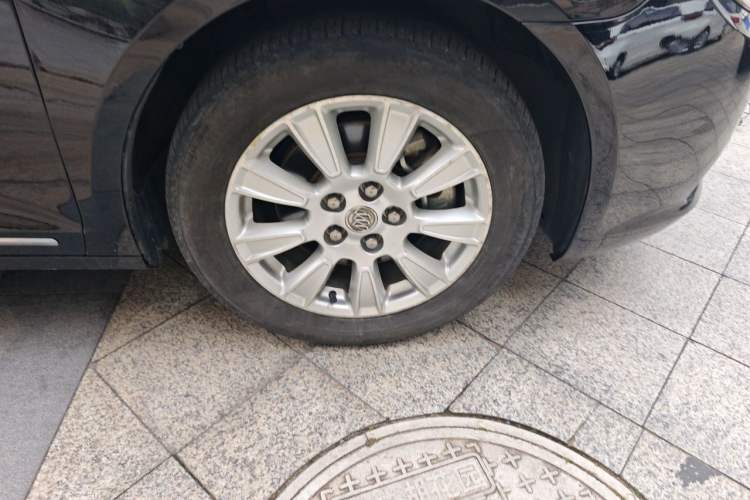 Used Buick LaCrosse 2012 2.4L SIDI Elegant Edition Right Front Wheel Hub