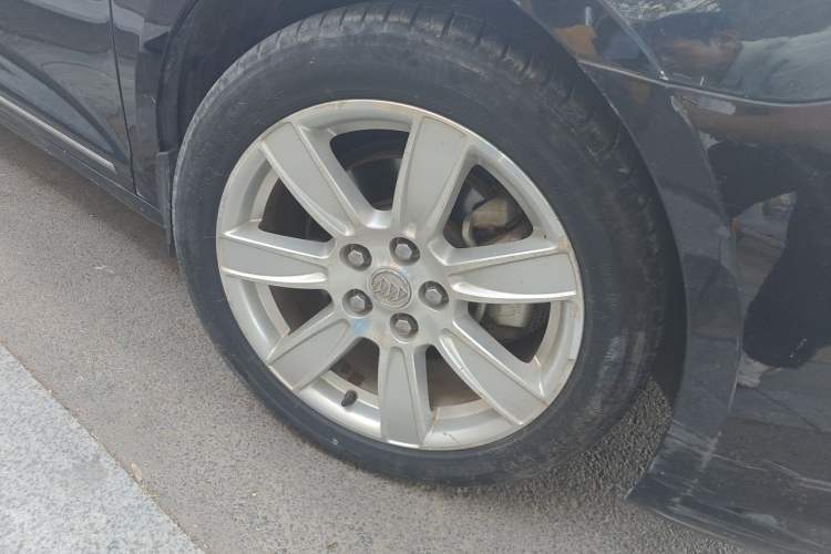 Used Buick LaCrosse 2012 2.4L SIDI Haoya Edition Right Front Wheel Hub