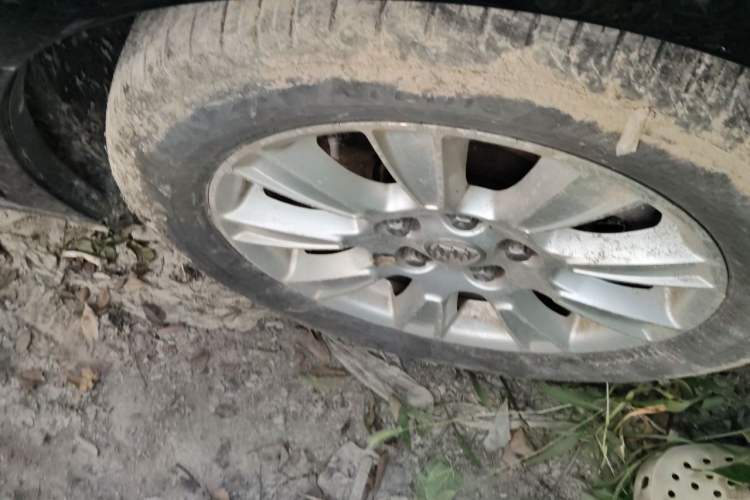 Used Buick LaCrosse 2012 2.4L SIDI Haoya Edition Right Front Wheel Hub