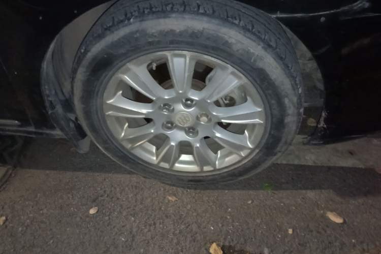 Used Buick LaCrosse 2012 2.4L SIDI Elegant Edition Right Front Wheel Hub