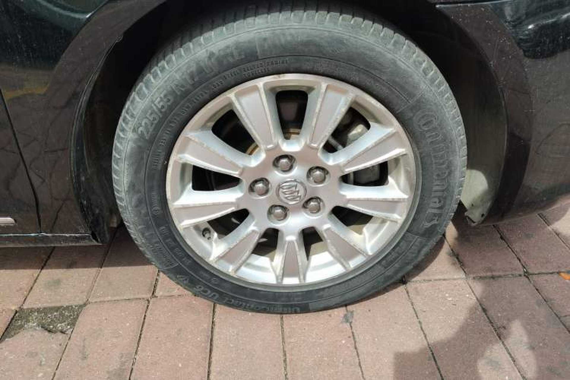 Used Buick LaCrosse 2012 2.4L SIDI Elegant Edition Right Front Wheel Hub