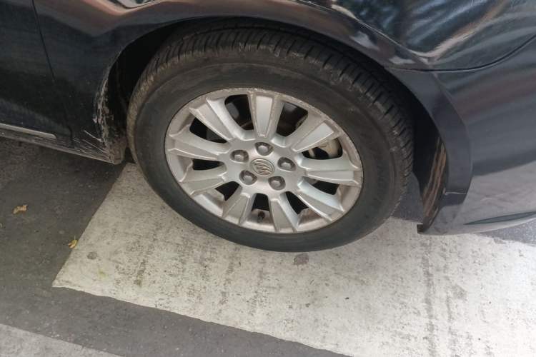 Used Buick LaCrosse 2012 2.4L SIDI Elegant Edition Right Front Wheel Hub