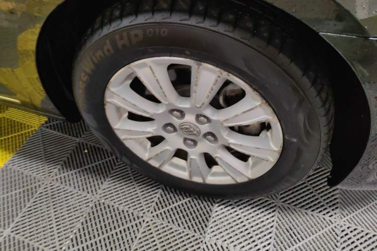 Used Buick LaCrosse 2012 2.4L SIDI Elegant Edition Right Front Wheel Hub
