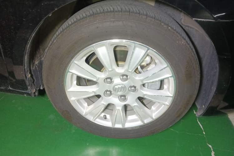 Used Buick LaCrosse 2012 2.4L SIDI Elegant Edition Right Front Wheel Hub