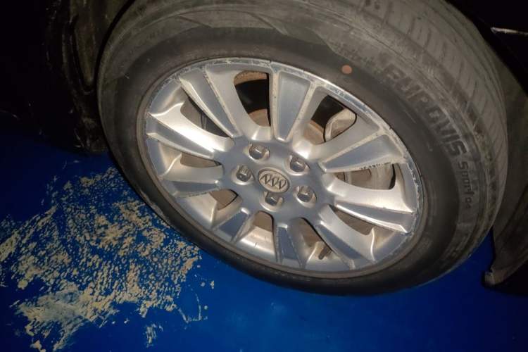 Used Buick LaCrosse 2012 2.4L SIDI Elegant Edition Right Front Wheel Hub