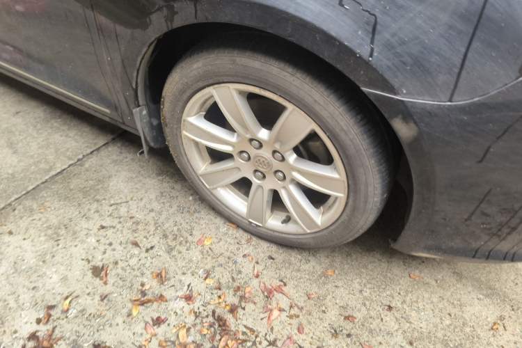 Used Buick LaCrosse 2012 2.4L SIDI Luxury Edition Right Front Wheel Hub