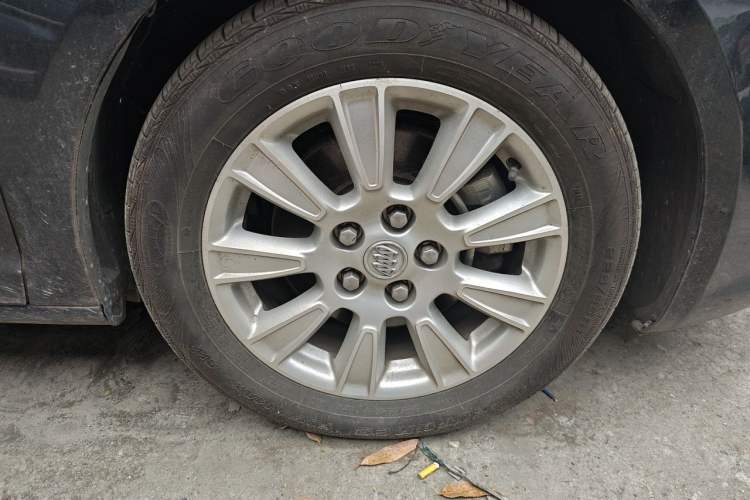 Used Buick LaCrosse 2012 2.4L SIDI Comfort Edition Right Front Wheel Hub