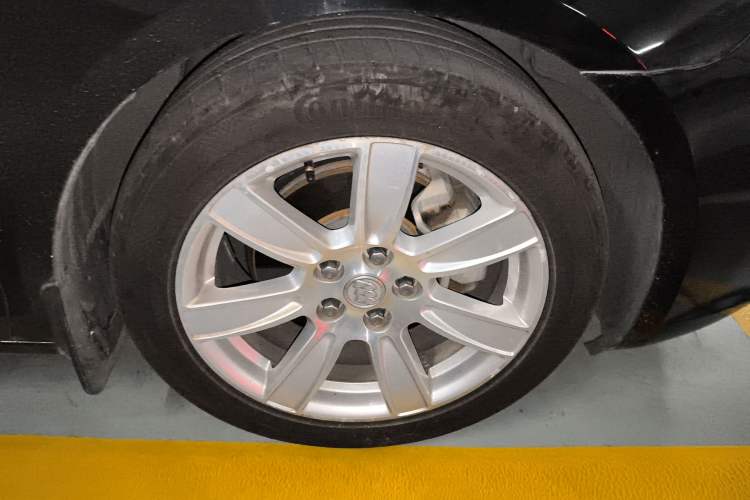 Used Buick LaCrosse 2012 2.4L SIDI Luxury Edition Right Front Wheel Hub
