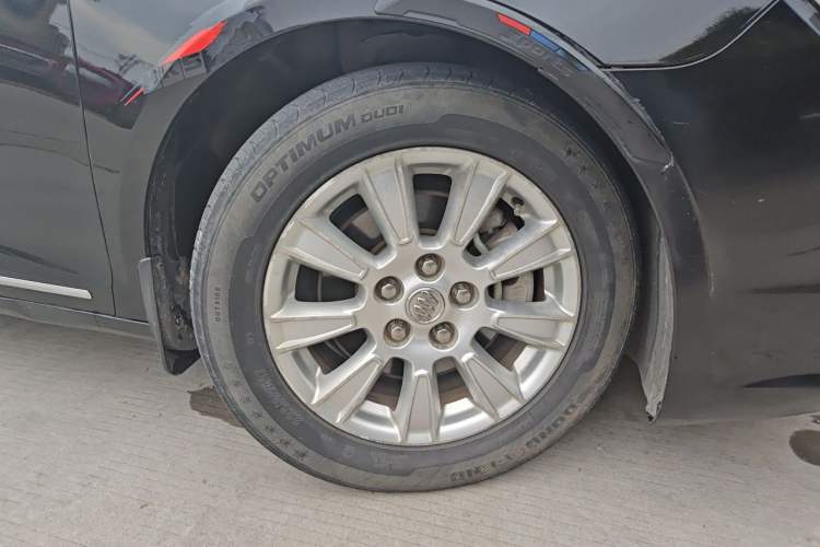 Used Buick LaCrosse 2012 2.4L SIDI Comfort Edition Right Front Wheel Hub