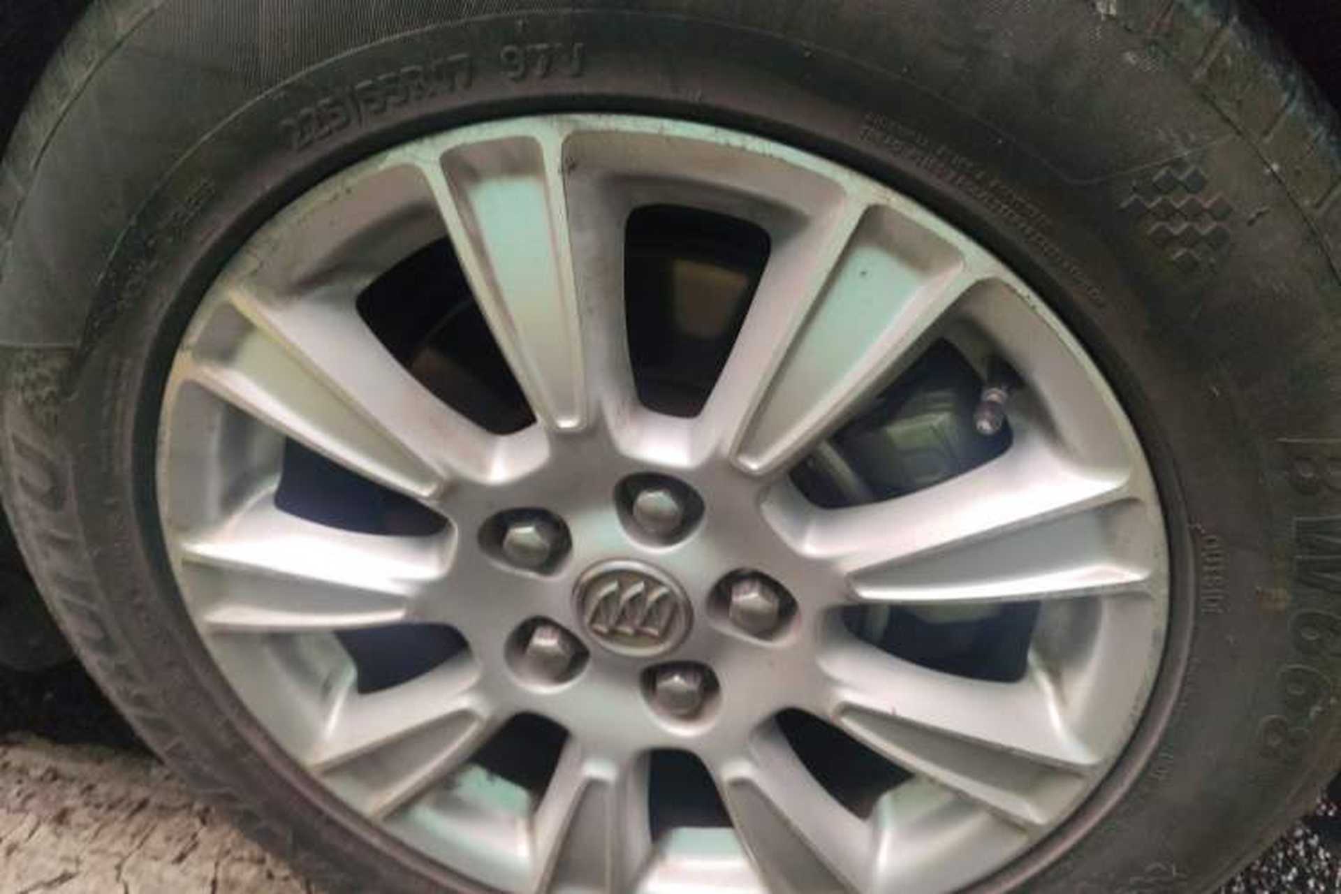 Used Buick LaCrosse 2012 2.4L SIDI Elegant Edition Right Front Wheel Hub