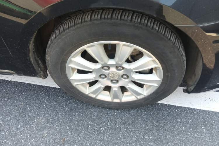 Used Buick LaCrosse 2012 2.4L SIDI Haoya Edition Right Front Wheel Hub