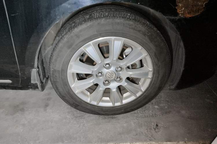 Used Buick LaCrosse 2012 2.4L SIDI Elegant Edition Right Front Wheel Hub