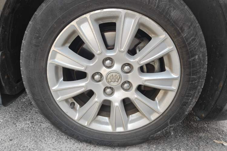 Used Buick LaCrosse 2012 2.4L SIDI Haoya Edition Right Front Wheel Hub