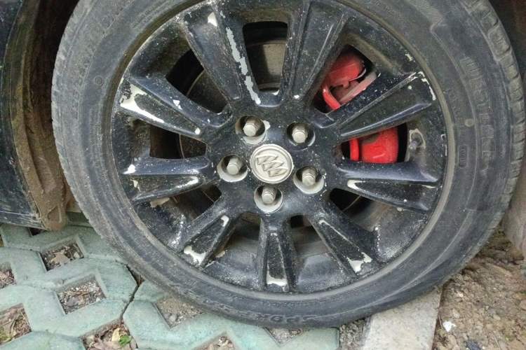 Used Buick LaCrosse 2012 2.4L SIDI Elegant Edition Right Front Wheel Hub