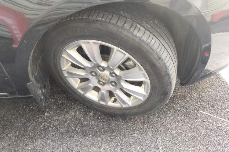 Used Buick LaCrosse 2012 2.4L SIDI Elegant Edition Right Front Wheel Hub