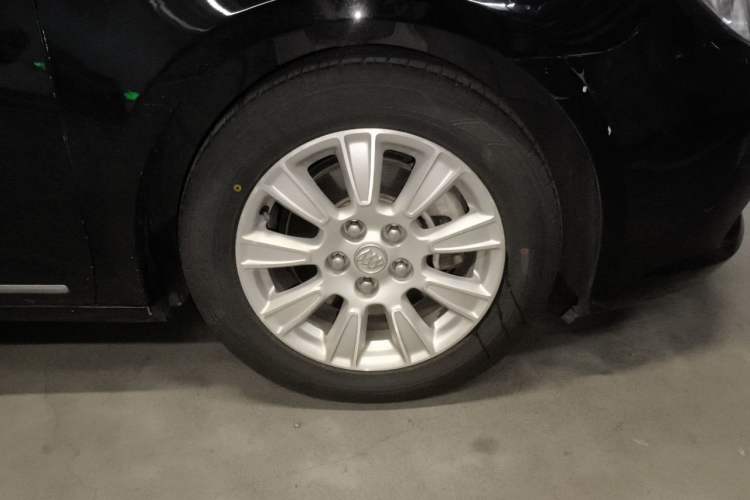 Used Buick LaCrosse 2012 2.4L SIDI Elegant Edition Right Front Wheel Hub
