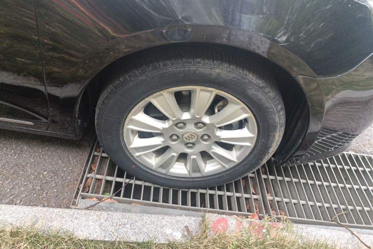Used Buick LaCrosse 2012 2.4L SIDI Haoya Edition Right Front Wheel Hub