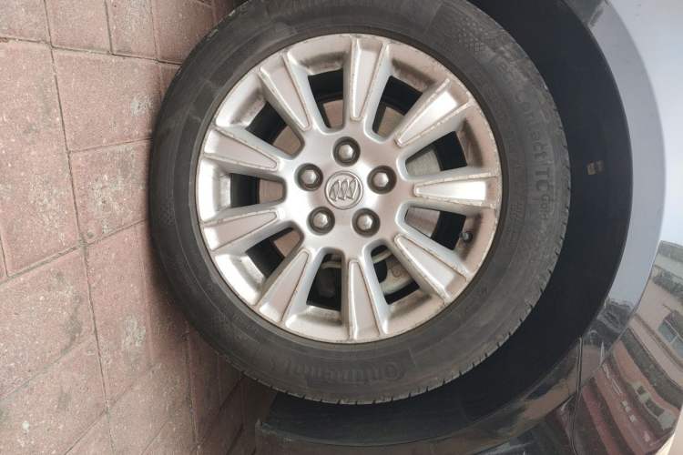 Used Buick LaCrosse 2012 2.4L SIDI Elegant Edition Right Front Wheel Hub