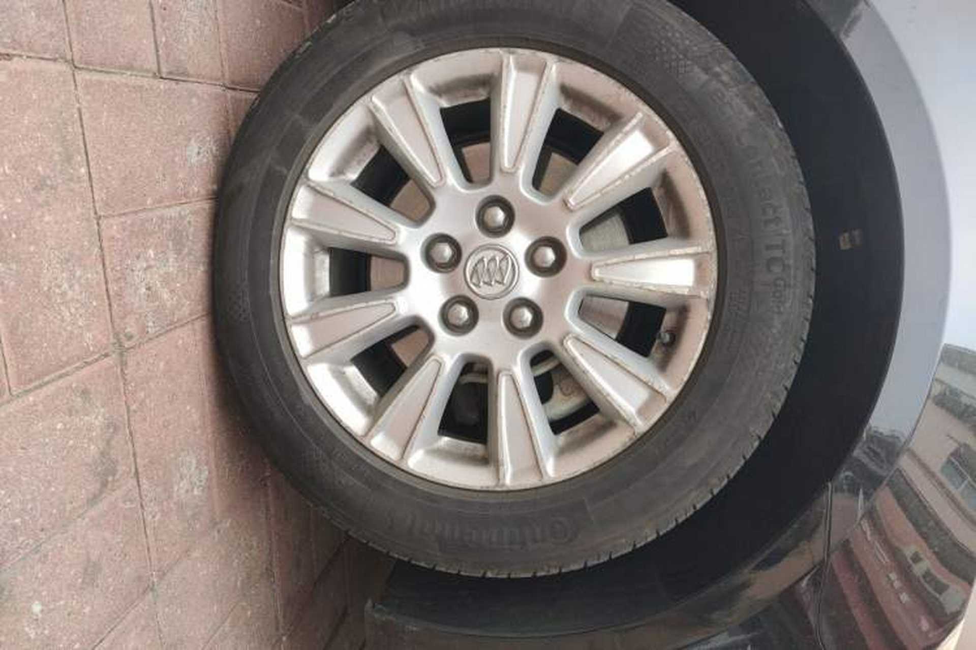 Used Buick LaCrosse 2012 2.4L SIDI Elegant Edition Right Front Wheel Hub