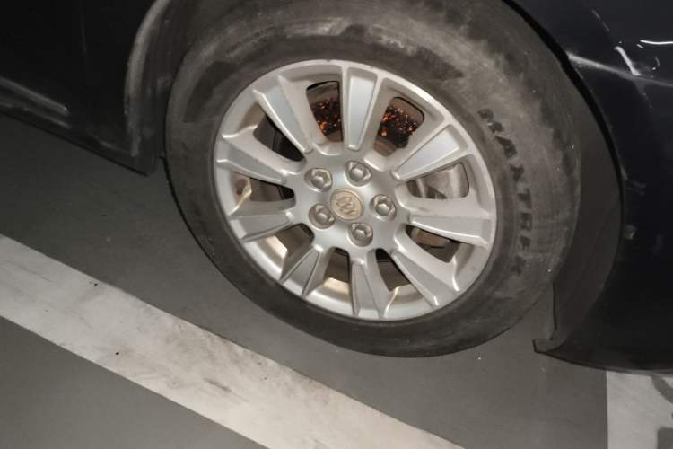 Used Buick LaCrosse 2012 2.4L SIDI Elegant Edition Right Front Wheel Hub