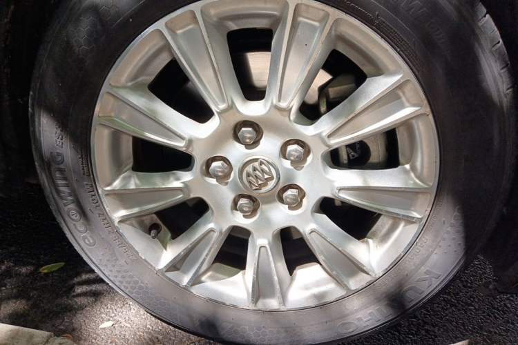 Used Buick LaCrosse 2012 2.4L SIDI Haoya Edition Right Front Wheel Hub