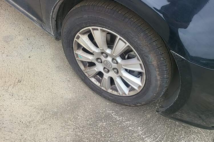 Used Buick LaCrosse 2012 2.4L SIDI Comfort Edition Right Front Wheel Hub