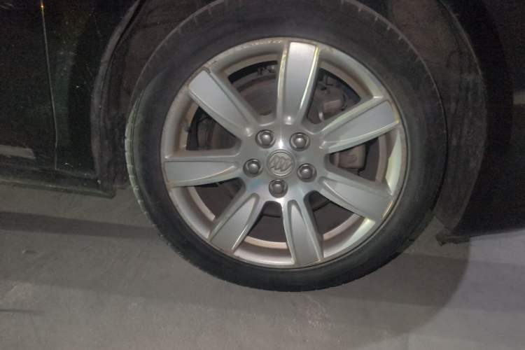Used Buick LaCrosse 2012 2.4L SIDI Luxury Edition Right Front Wheel Hub