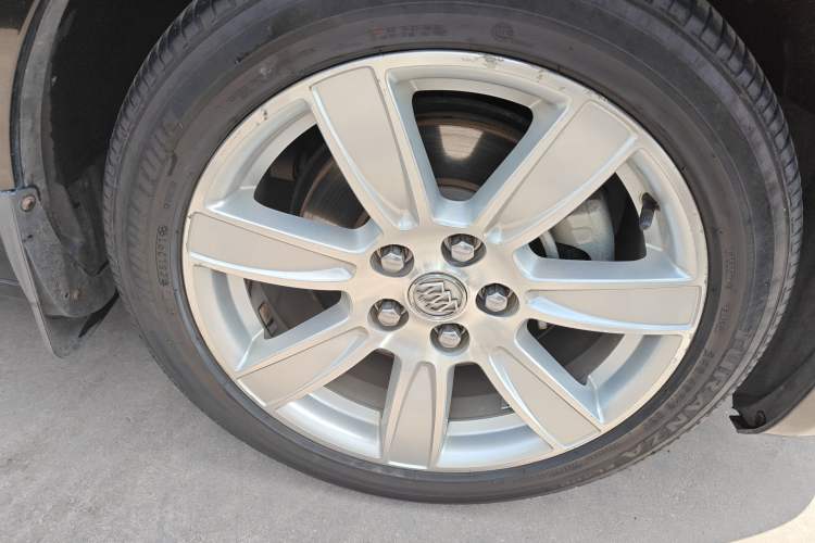 Used Buick LaCrosse 2012 3.0L Flagship Edition Right Front Wheel Hub