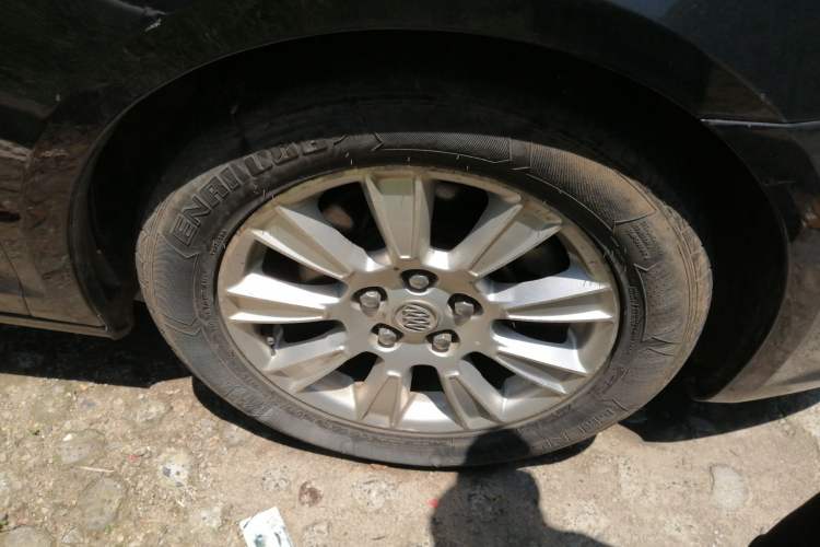 Used Buick LaCrosse 2012 2.4L SIDI Elegant Edition Right Front Wheel Hub