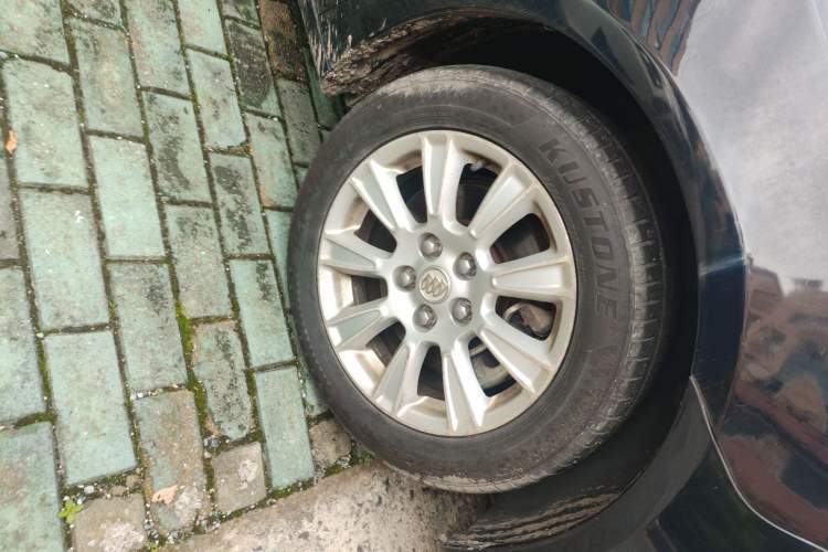 Used Buick LaCrosse 2012 2.4L SIDI Comfort Edition Right Front Wheel Hub
