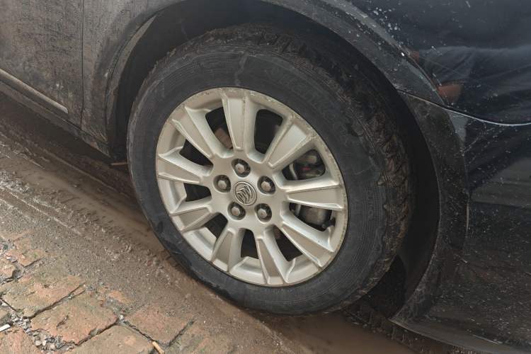Used Buick LaCrosse 2012 2.4L SIDI Luxury Edition Right Front Wheel Hub