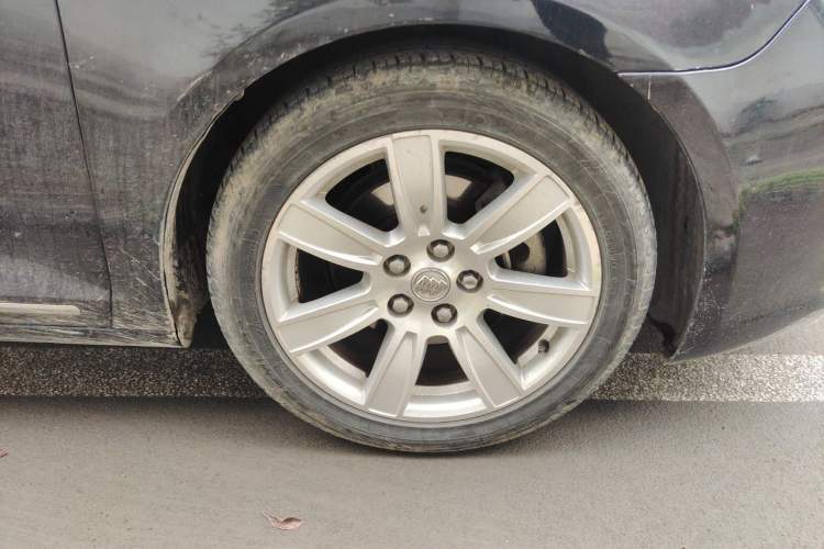 Used Buick LaCrosse 2012 2.4L SIDI Luxury Edition Right Front Wheel Hub
