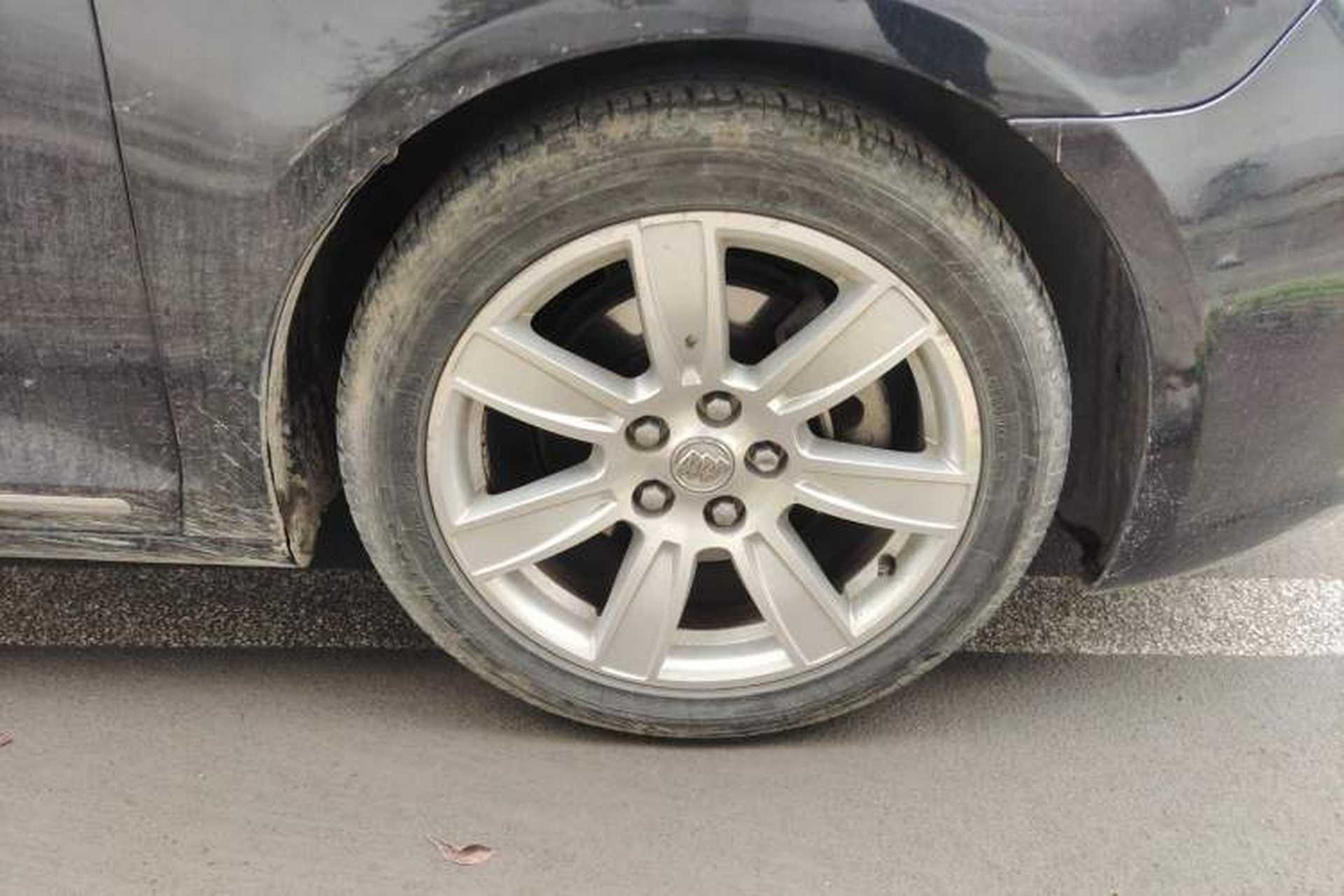 Used Buick LaCrosse 2012 2.4L SIDI Luxury Edition Right Front Wheel Hub