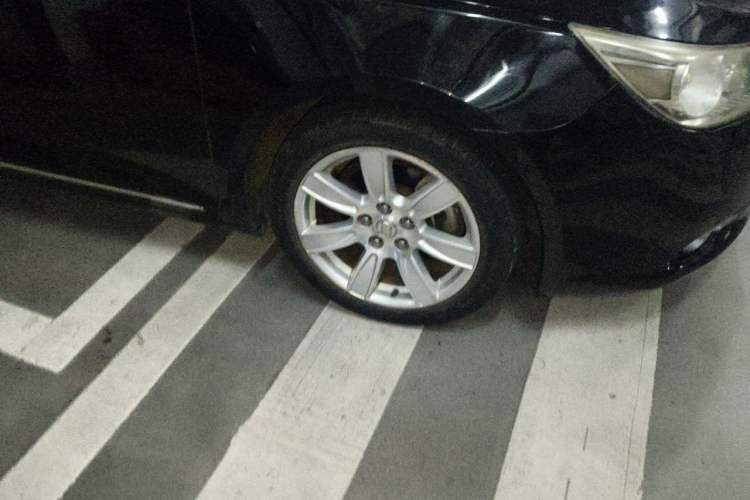 Used Buick LaCrosse 2012 2.4L SIDI Luxury Edition Right Front Wheel Hub