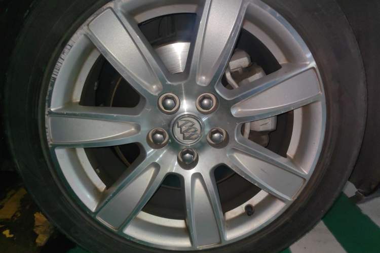 Used Buick LaCrosse 2012 2.4L SIDI Luxury Edition Right Front Wheel Hub
